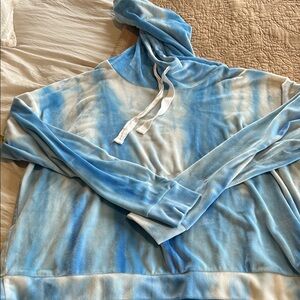 True Craft Blue and White Turtleneck Hoodie! Feels like butter